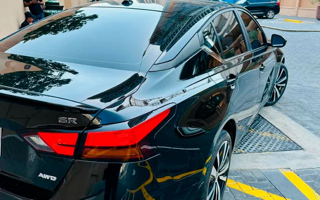 Nissan Altima - image 3