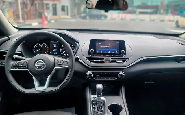 Nissan Altima - image 4