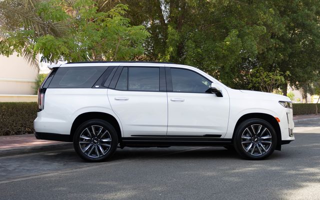 CADILLAC ESCALADE - image 3