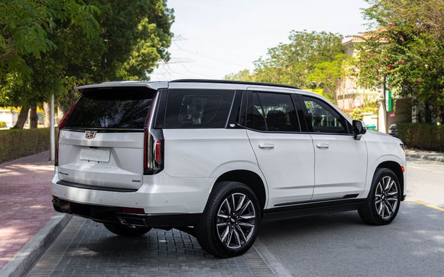 CADILLAC ESCALADE - image 4
