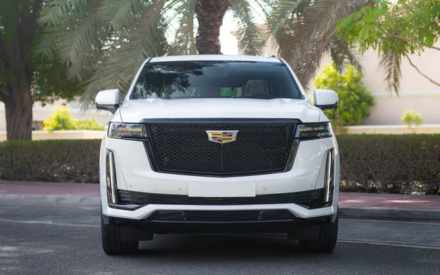 CADILLAC ESCALADE - image 2