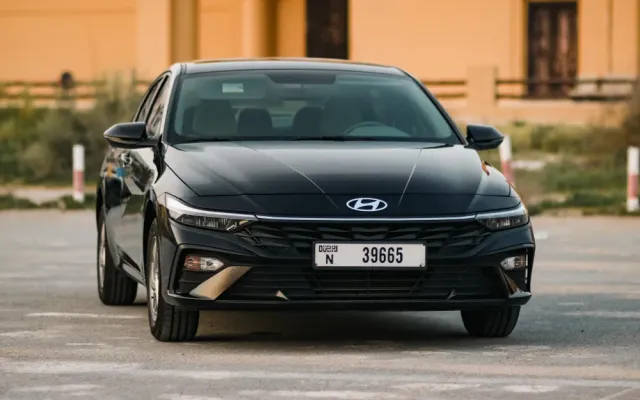 HYUNDAI ELANTRA - image 4