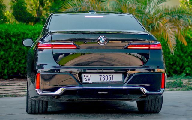 BMW 735i - image 3