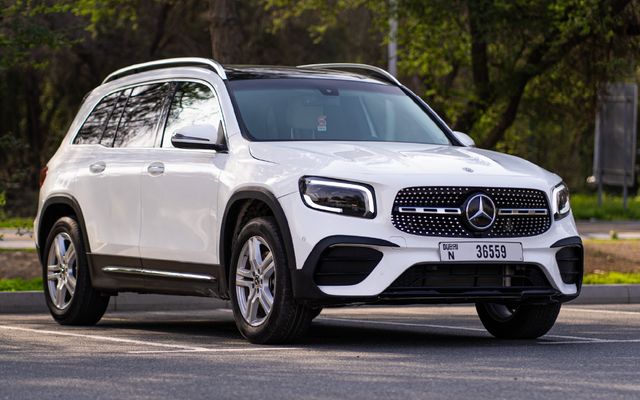 Mercedes GLB - image 1