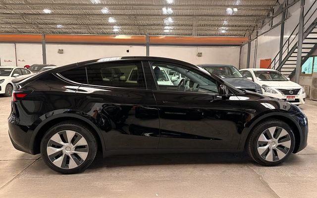 TESLA MODEL Y 2023 - image 2