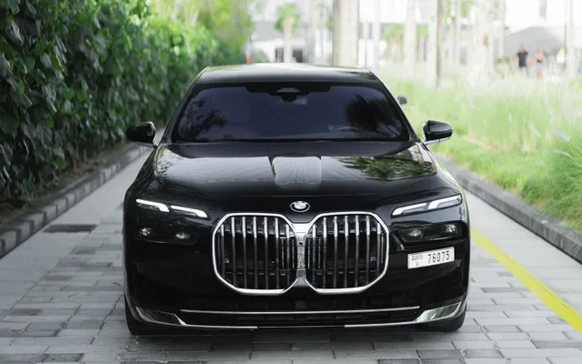 BMW 735 - image 2