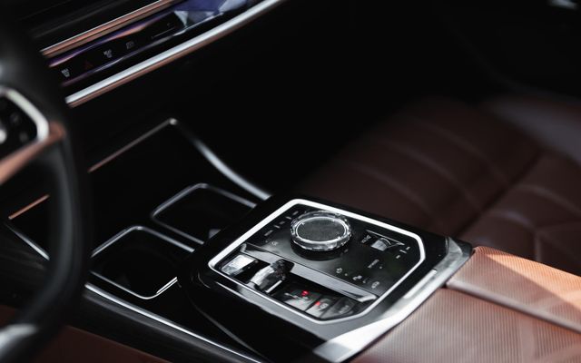 BMW 735 - image 4
