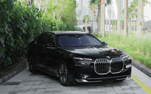 BMW 735 - image 1