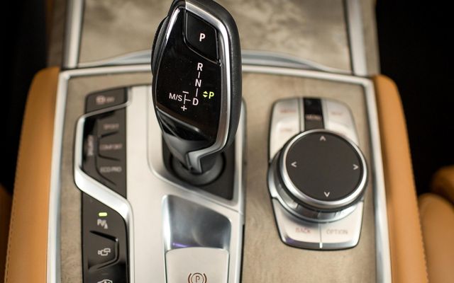 BMW 730i - image 3