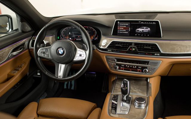 BMW 730i - image 2