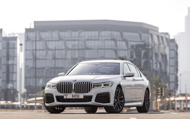 BMW 730i - image 1