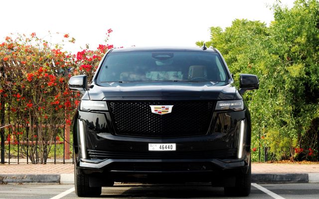 CADILLAC ESCALADE - image 2