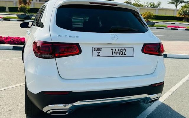 mercedes glc300 - image 2
