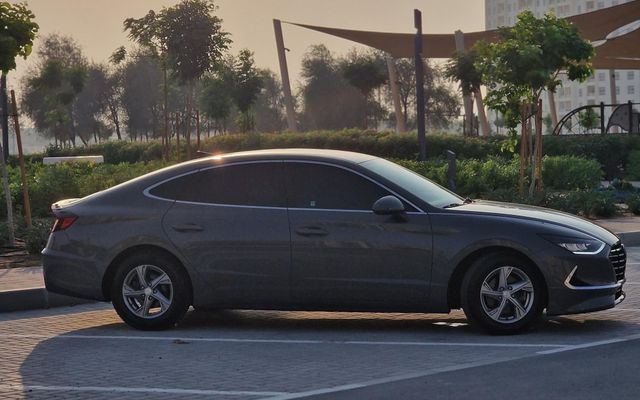 Hyundai Sonata SE - image 4
