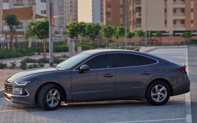 Hyundai Sonata SE - image 2