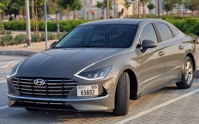 Hyundai Sonata SE - image 1