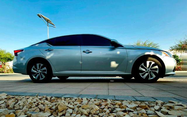 NISSAN ALTIMA - image 2