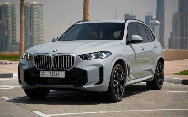BMW X5 40i - image 1
