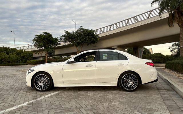 Mercedes-Benz C-200 - image 2