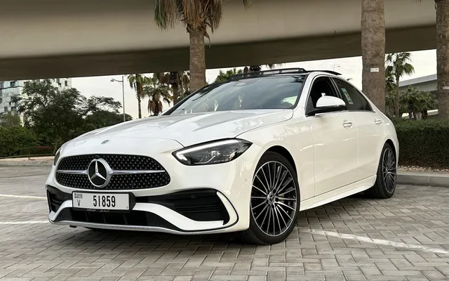 Mercedes-Benz C-200 - image 1