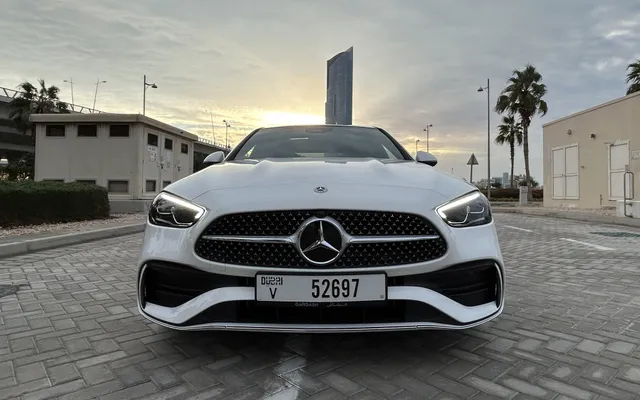 Mercedes-Benz C-200 - image 3