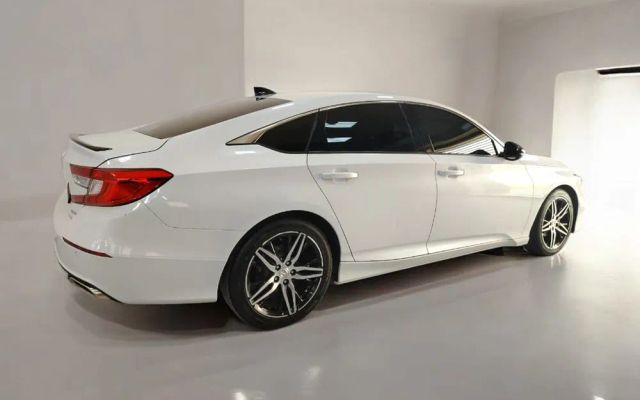 Honda Accord - image 3