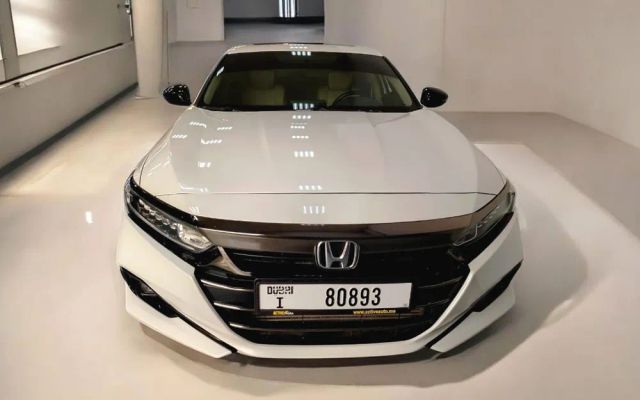 Honda Accord - image 1