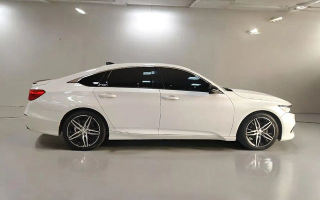 Honda Accord - image 2