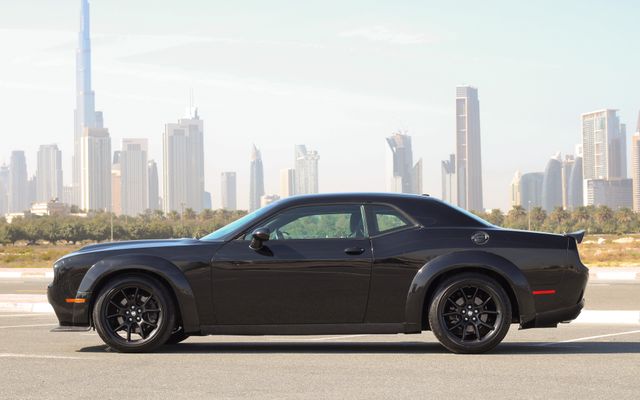 Dodge Challenger V8 - image 2