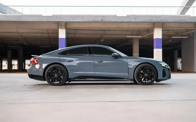 Audi E-tron GT - image 2