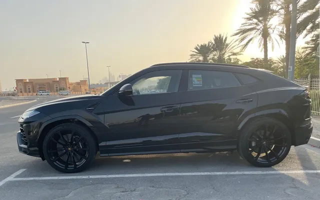 LAMBORGHINI URUS MY20 - image 2