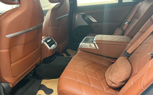 BMW 735i - image 4