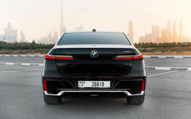 BMW 740I - image 3