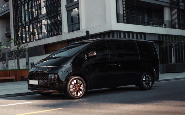 HYUNDAI STARIA - image 1