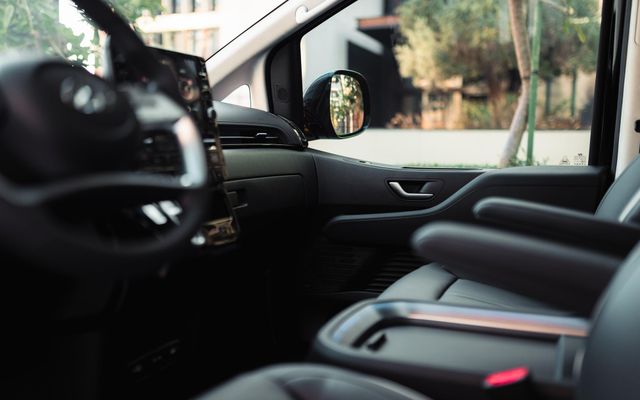 HYUNDAI STARIA - image 4