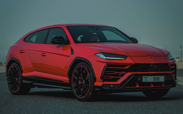 Lamborghini Urus - image 1