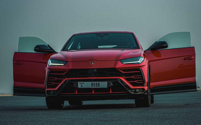 Lamborghini Urus - image 2
