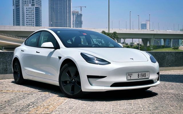 TESLA MODEL 3 STANDARD - image 1