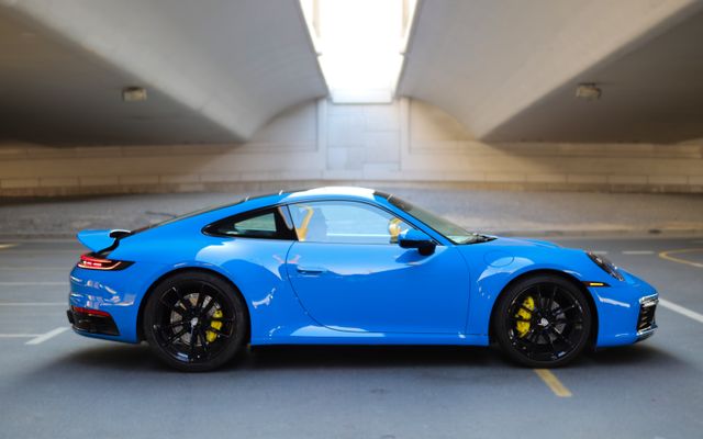 Porshce 911 Carrera - image 2