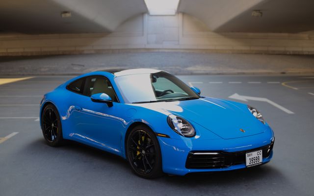 Porshce 911 Carrera - image 4