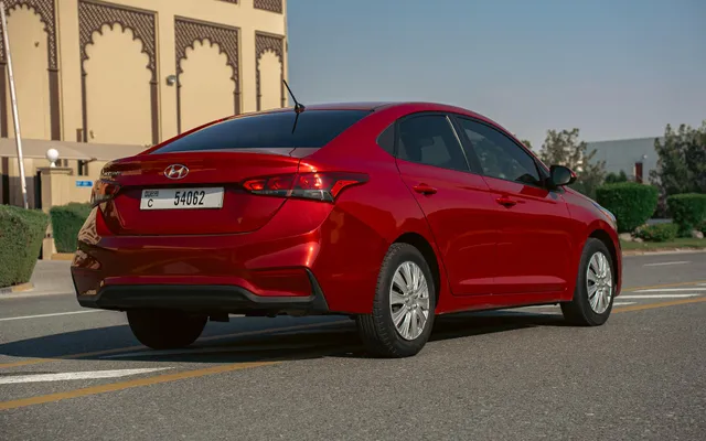 HYUNDAI ACCENT - image 4