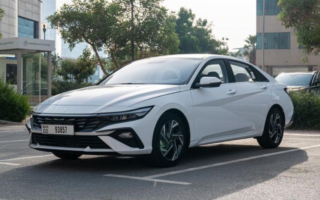 Hyundai Elantra - image 1