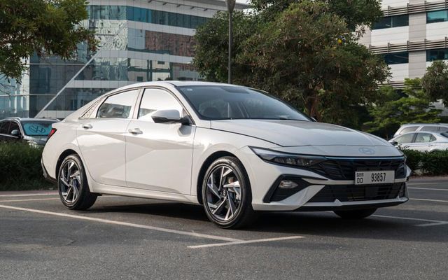 Hyundai Elantra - image 4
