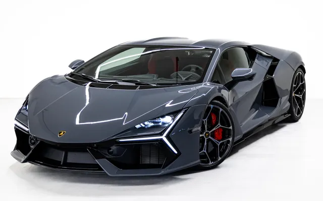 Lamborghini Revuelto - image 1