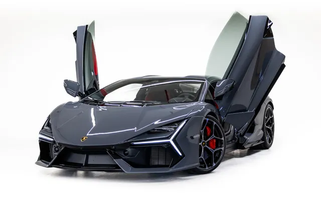Lamborghini Revuelto - image 4