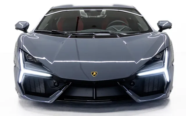 Lamborghini Revuelto - image 3