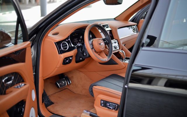 BENTLEY BENTAYGA V12 - image 3