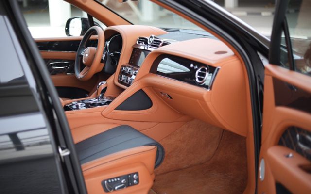 BENTLEY BENTAYGA V12 - image 4