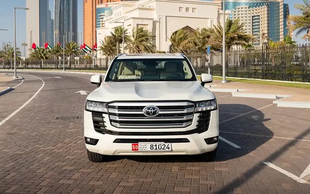TOYOTA LAND CRUISER GXR - image 3