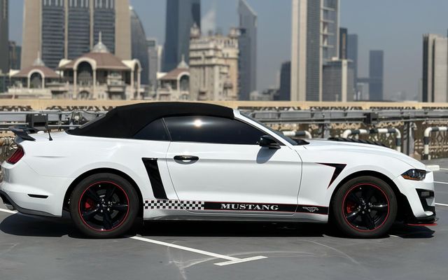 Ford Mustang - image 2